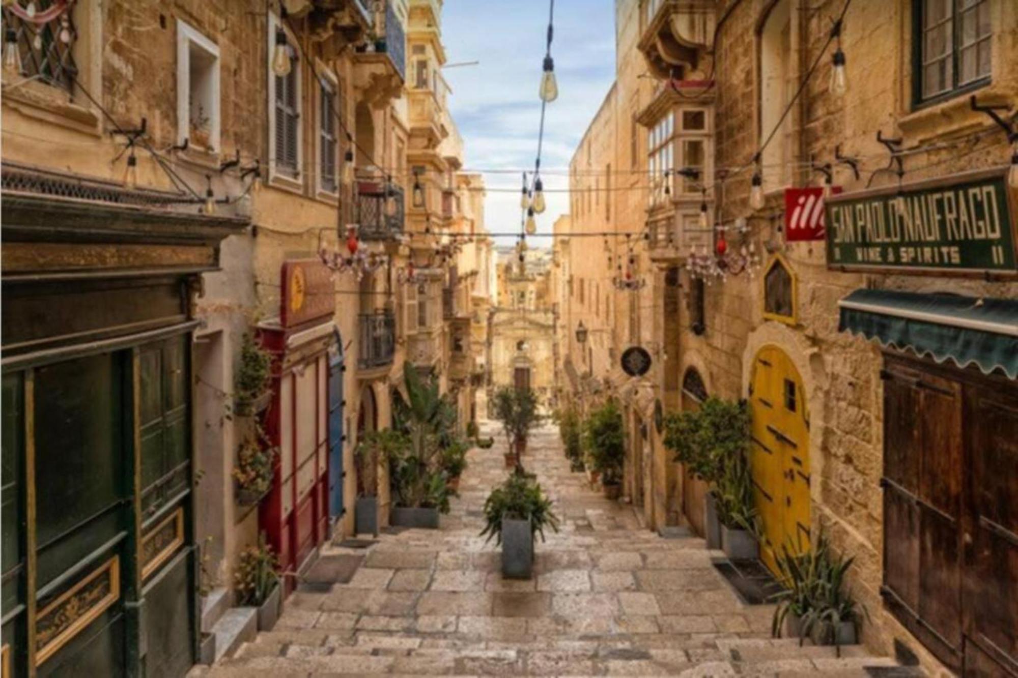 Authentic Gf Apartment With Terrace At The 3 Cities Marina Cospicua Exterior photo