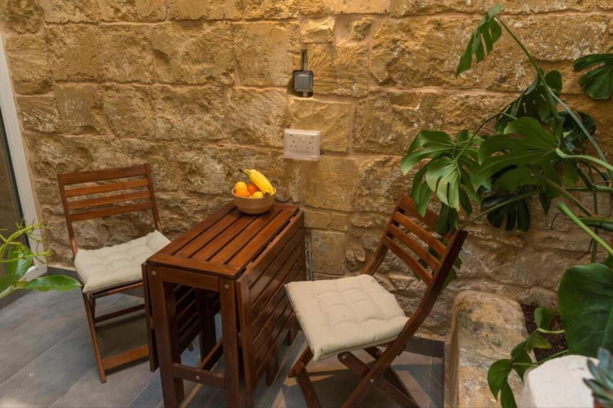 Authentic Gf Apartment With Terrace At The 3 Cities Marina Cospicua Exterior photo