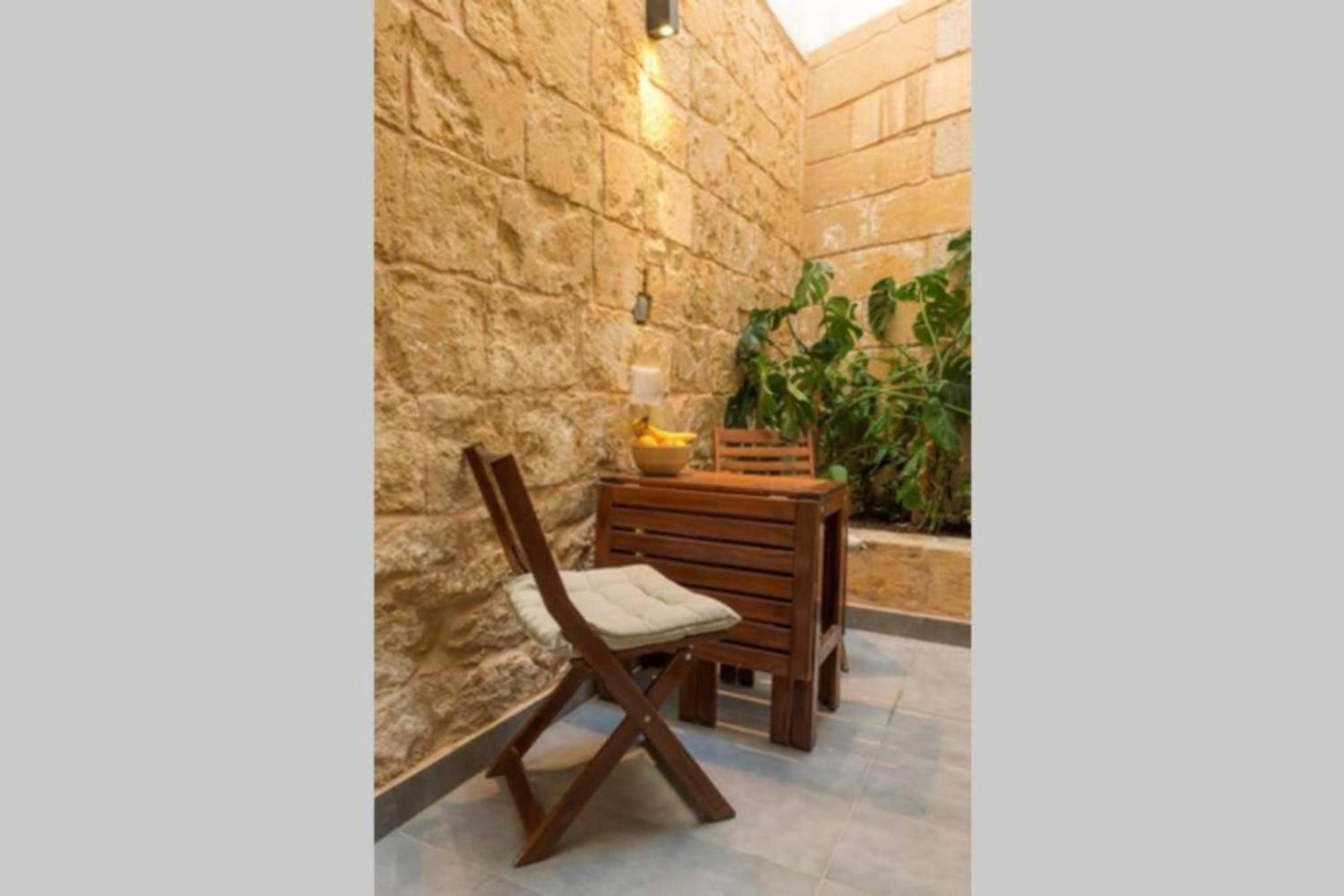 Authentic Gf Apartment With Terrace At The 3 Cities Marina Cospicua Exterior photo